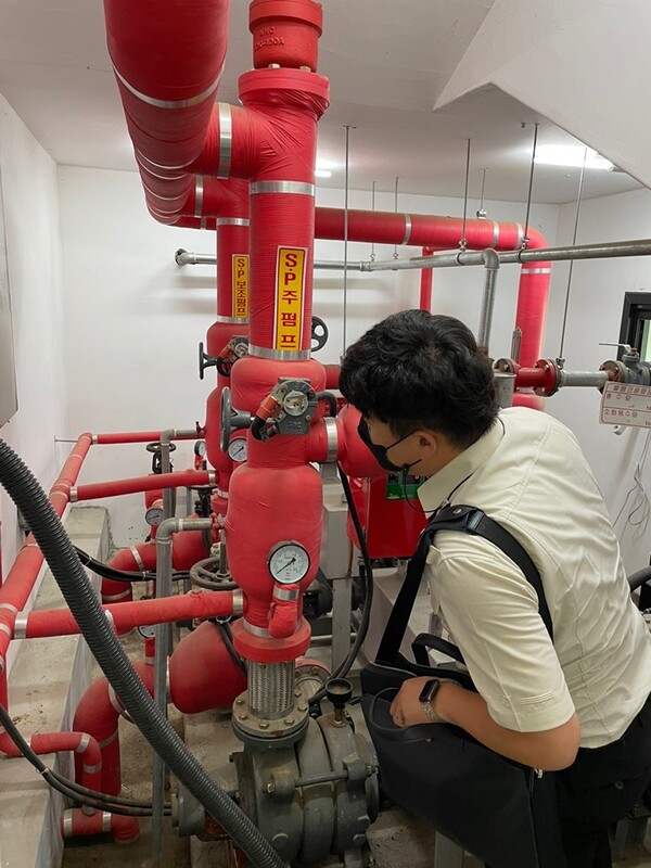 소방특별조사 실시모습 (출처 = 경기도 소방재난본부)