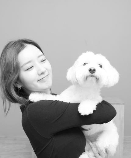 Yoon Bo-Mi with 'Suga'