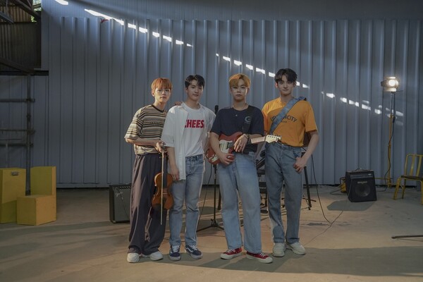 밴드 루시 (출처 = 미스틱스토리)