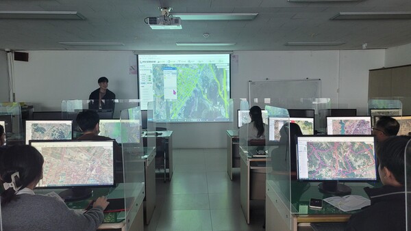 무안군은 공간정보시스템 활용법 역량강화 교육을 시행했다.(사진=무안군)