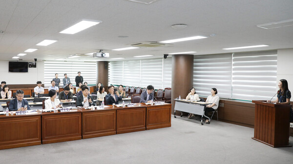 안산시의회, 의회 공무원 정책 제안 대회 심사委 개최