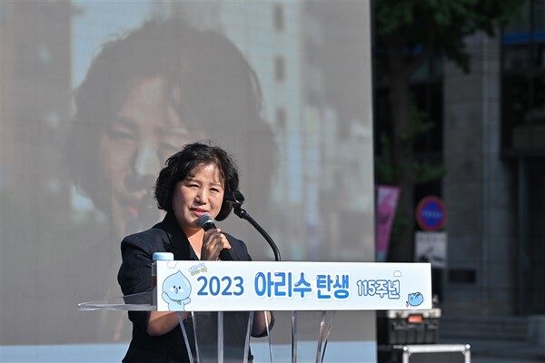 서울시의회 환경수자원위원회 봉양순 위원장 측사