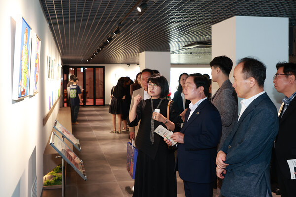 남양주시, ‘우리가 그리는 상상 더 이상을 잇다’ 미술 전시회 성황리 오픈