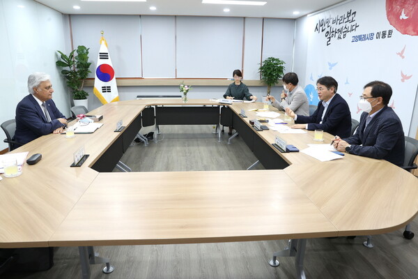 고양시, 탄소중립도시로... 오바이스 샤마드 유엔기후변화협약 부총장 접견