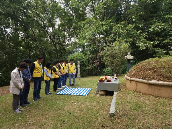 조지훈시인의 만년유택에서 고유제 