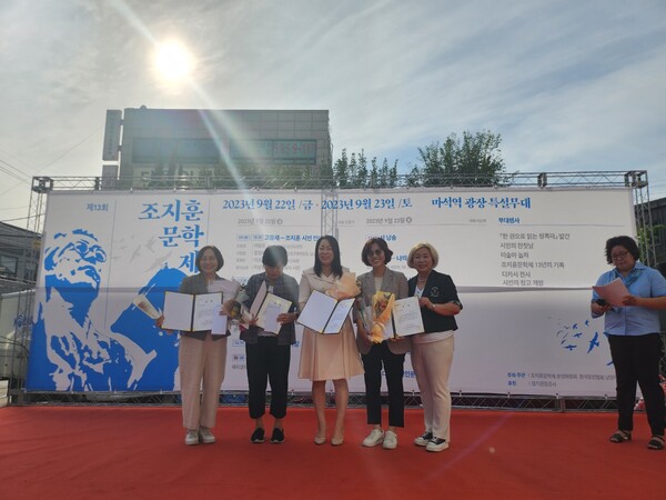 남양주문인협회 한정희 지부장과 함께한 디카시 수상자