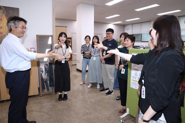 이동환 고양특례시장, 추석 맞이 부서 방문  