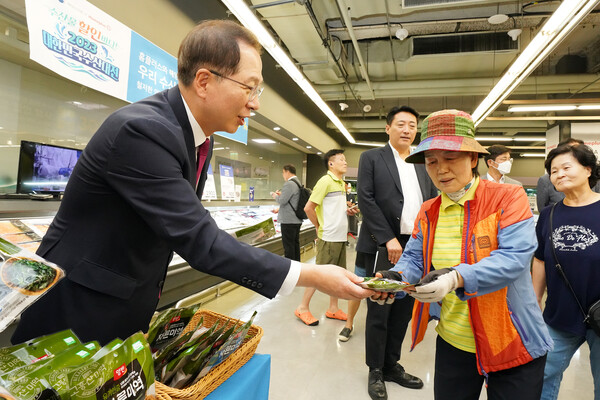  조승환 해양수산부 장관 홈플러스 월드컵점 방문 
