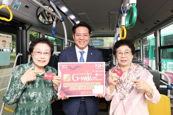 안양시가 활기찬 노후 생활을 위해 4일부터 70세 이상 노년층에게 교통비 지원