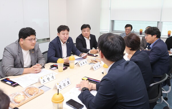 경기도의회 혁신 추진단, 1차 회의 개최. 양당 공동단장 추대