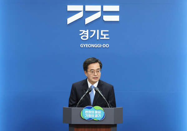 김동연 경기도지사가 언론 브리핑을 하고 있다. [사진=경기도]