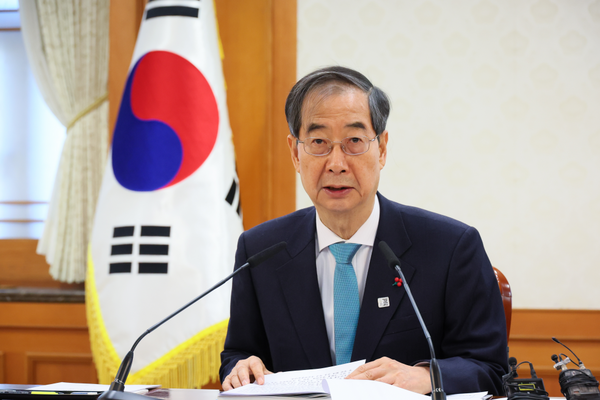 한덕수 국무총리가 22일 세종대로 정부서울청사에서 열린 제1차 바이오헬스혁신위원회를 주재하고 있다. [사진=국무총리실]