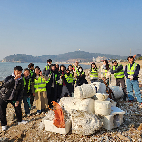 퓨처리스트&COVO 비치코밍 기념촬영