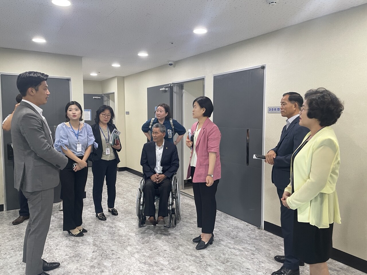 3일 광주광역시 환경복지위원회는  광주자립지원전딤기관을 방문, 현장을 둘러보고 기관 관계자들과 소통의 시간을 가졌다. (사진=광주시의회)