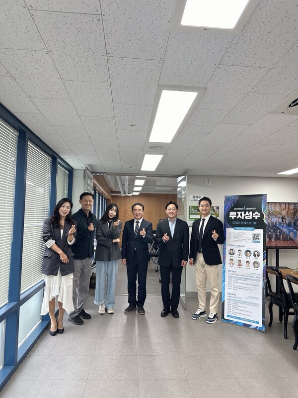 [사진= 왼쪽부터 김잔디 작가, 정민창 이사, 디서포터즈 이미연 회장, 성동구상공회 허전 사무국장, 심진우 박사, 포춘 배정윤 이사]