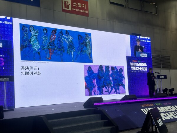 [사진= 강연하는 김영미 작가]