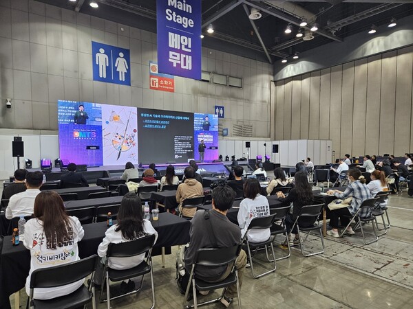 [사진= 강연하는 안동현 대표]