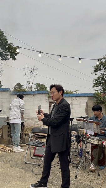 파주 마정리 예술마을프로젝트를 설명하는 심진우 박사