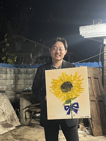 파주 마정리 예술마을프로젝트를 설명하는 심진우 박사.