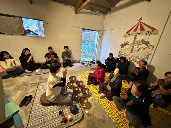 명상하며 다함께 소통하는 현장