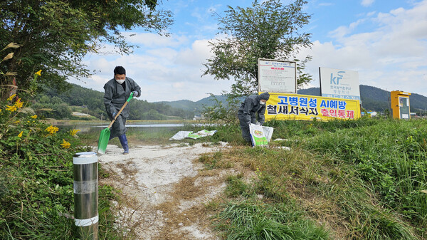 전남 영광군은 최근 인근 지역(담양·순천·장성)에서 야생조류 H5형 AI 항원이 잇따라 검출됨에 따라 지난 10월 29일 조류인플루엔자(AI) 대응 방역을 실시했다.(사진=영광군)