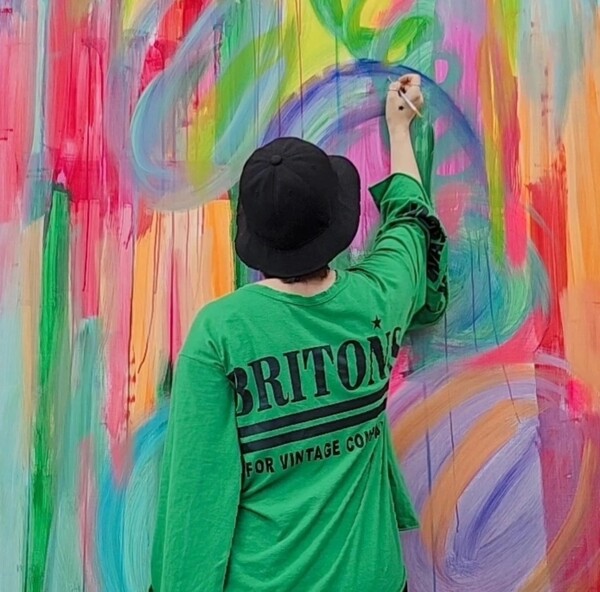 이찌고 세연 작가의 작업 모습.