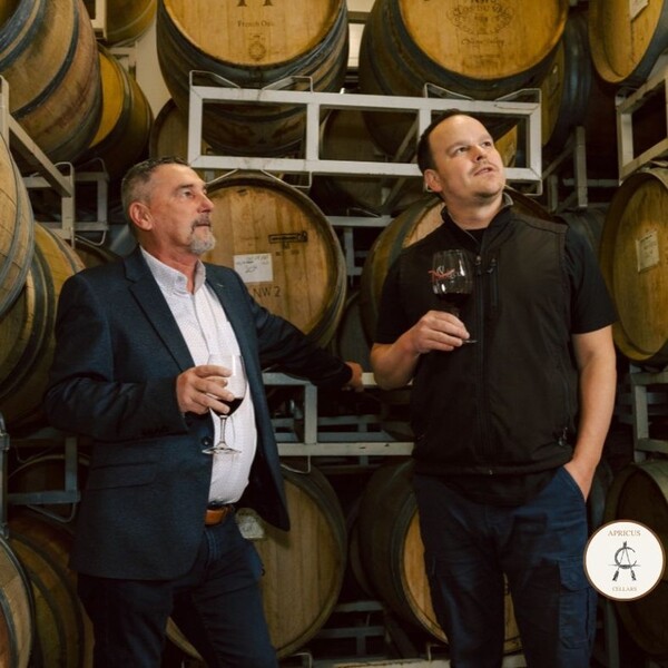 사진 제공 = 헬렌 시왁, 에이프리커스 셀러스. Photos by Helen Siwak and courtesy of Apricus Wine Cellars