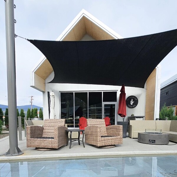 사진 제공 = 헬렌시왁, 디스트릭트 와인 빌리지. Photos by Helen Siwak and courtesy of District Wine Village.