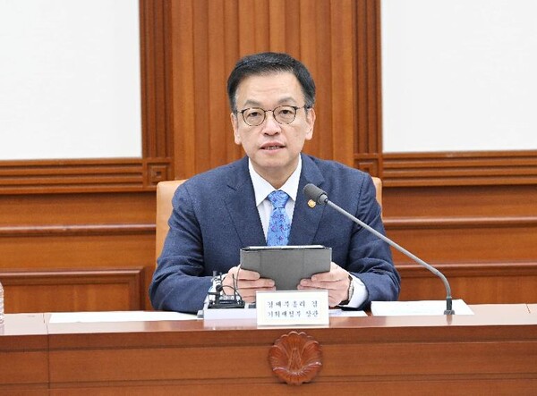 최상목 부총리 겸 기획재정부 장관이 12월 18일 오전 서울 종로구 정부서울청사에서 열린 '경제관계장관회의 겸 투자활성화장관회의'를 주재, 모두발언을 하고 있다. (사진=기재부)