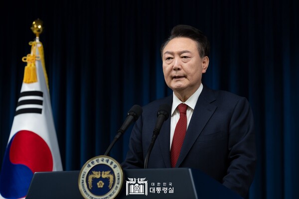 윤석열 대통령이 12월 7일 대국민담화문을 낭독하고 있다. (사진=대통령실)