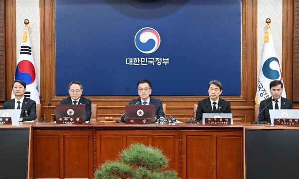 최상목 대통령 권한대행 부총리 겸 기획재정부 장관이 12월 31일 서울 종로구 정부서울청사에서 열린 '국무회의'에서 모두발언을 하고 있다. (사진=기재부)