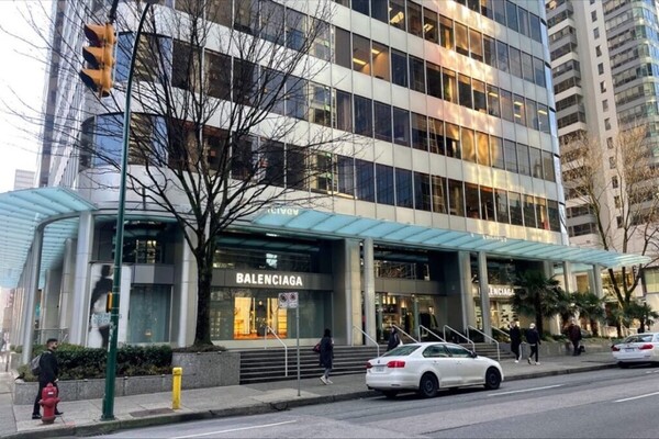 사진 = 발렌시아가 밴쿠버 제공. Courtesy of Balenciaga Vancouver, Helen Siwak.