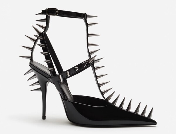 사진 = 발렌시아가 밴쿠버 제공. Courtesy of Balenciaga Vancouver, Helen Siwak.