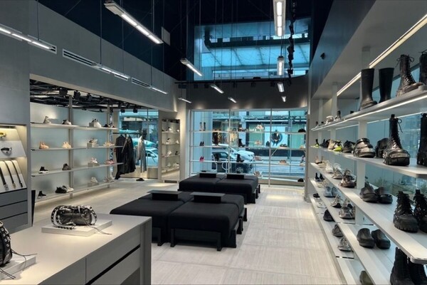 사진 = 발렌시아가 밴쿠버 제공. Courtesy of Balenciaga Vancouver, Helen Siwak.