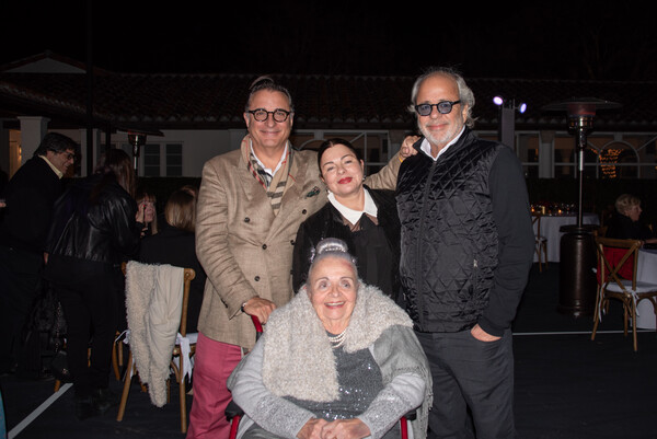 사진 제공 = 테시 가르시아(Tessi Garcia). 왼쪽: 앤디 가르시아 (Andy Garcia), 가운데: 테시 가르시아(Tessi Garcia), 오른쪽: 르네 가르시아 (Rene Garcia), 아멜리아 가르시아 (Amelia Garcia).