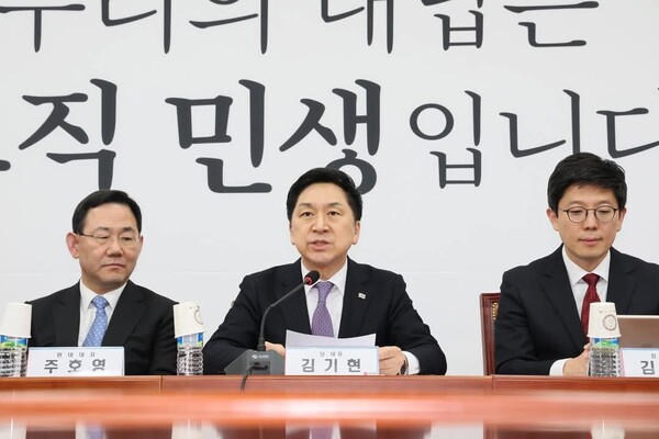 국민의힘 당대표 시절 김기현(가운데) 의원. (사진=김기현 의원 페이스북)