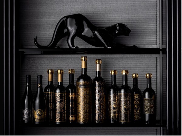 사진 제공 = Stefano Ricci S.p.A, Helen Siwak.