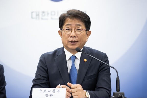 박상우 국토교통부 장관이 3월 19일 정부서울청사에서 기자들의 질문에 답변하고 있다. (사진=국토부)