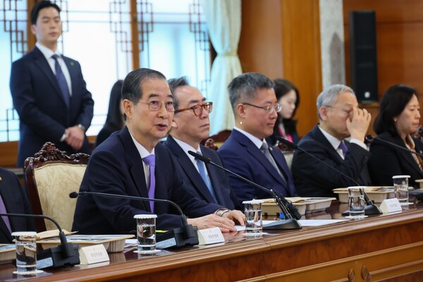 한덕수 대통령 권한대행 국무총리가 3월 24일 정부서울청사에서 열린 국무위원 간담회를 주재하고 있다. [사진=국무조정실]