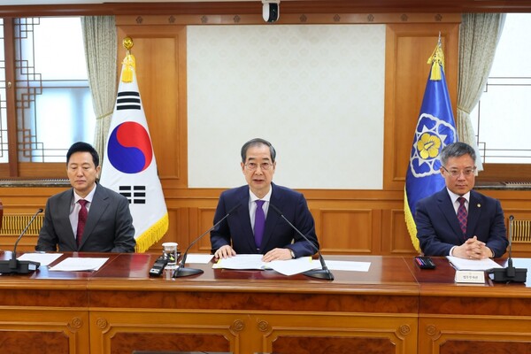 한덕수 대통령 권한대행 국무총리가 4월 2일 정부서울청사에서 치안관계장관회의를 주재하면서 모두발언을 하고 있다. [사진=국무조정실]