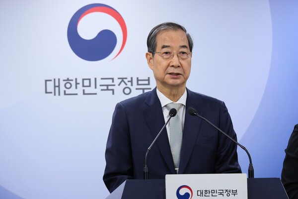 한덕수 대통령 권한대행 국무총리가 4월 4일 정부서울청사에서 헌법재판소의 윤석열 대통령 파면 선고와 관련, 대국민 담화를 하고 있다. [사진=국무조정실]