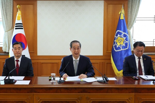 한덕수 대통령 권한대행 국무총리가 4월 4일 정부서울청사에서 국가안전보장회의(NSC)를 주재하고 있다. [사진=국무조정실]