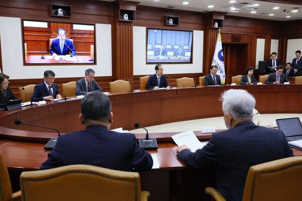 한덕수 대통령 권한대행 국무총리가 4월 10일 정부서울청사에서 국정현안관계장관회의를 주재하면서 모두발언을 하고 있다. [사진=국무조정실]