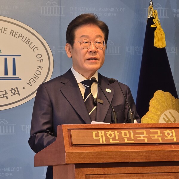 이재명 더불어민주당 전 대표가 4월 11일 국회 소통관에서 '비전 선포식 및 캠프 일정 발표'를 하고 있다. [사진=장원식 기자]