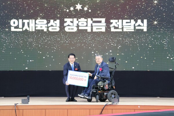 4월 21일 인재육성 장학금 전달식의 모습. [사진=차윤기 기자]