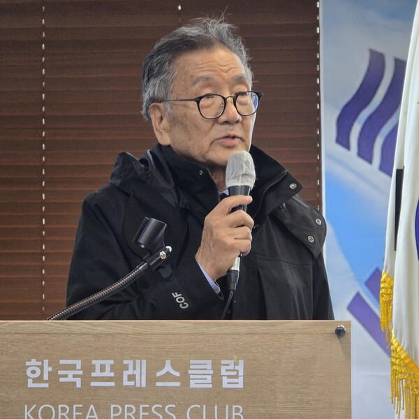 '21대 한덕수 대통령국민추대위원회' 박성섭 위원장이 4월 22일 서울 중구 프레스센터에서 열린 기자회견에서 인사말을 하고 있다. [사진=장원식 기자]