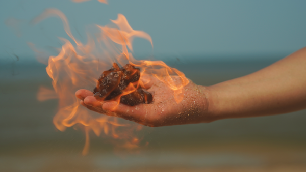 이웅철, 현자의 돌-최초의 사물, 2024, 단채널 영상, 5분 5초, Edition of 5+A.P.1  [사진=이웅철, 인가희갤러리]