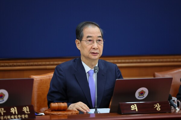 한덕수 대통령 권한대행 국무총리가 4월 29일 정부서울청사에서 국무회의를 주재하면서 모두발언을 하고 있다. [사진=국무조정실]