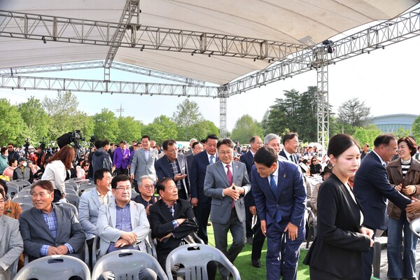 5월 2일 담양 대나무축제 개회식에 내빈들이 입장 하고 있다. (사진=차윤기 기자)