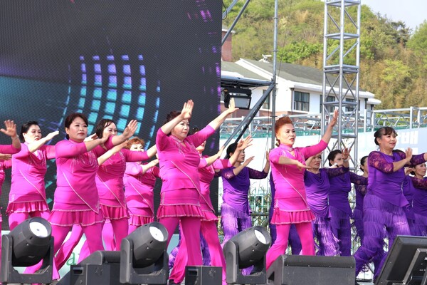 5월 2일 담양 행복한 생활개선회의 라인댄스가 식전공연으로 진행 되는 모습. (사진=차윤기 기자)